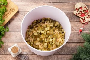 Новогодний салат "Варежка" на год Лошади