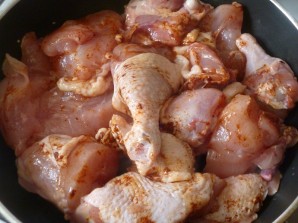Курица в сметане на сковороде - фото шаг 3