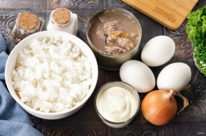 Салат с сайрой и рисом - фото шаг 1