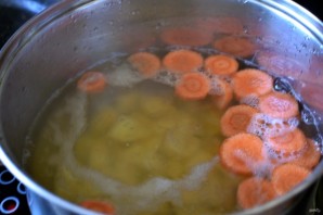Пикантный суп-пюре с консервированной фасолью - фото шаг 1