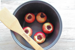 Запеченные яблоки с медом в мультиварке