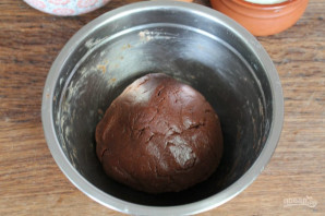 Тертый шоколадный пирог с творогом - фото шаг 6