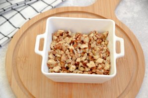 Салат "Гранатовый браслет" с сыром - фото шаг 3