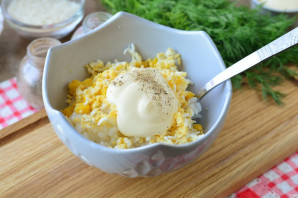 Салат с рисом и яйцом - фото шаг 5