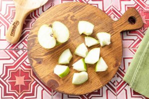 Печень с луком и яблоками - фото шаг 2