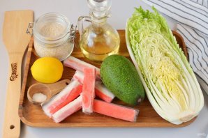 Крабовый салат с авокадо - фото шаг 1