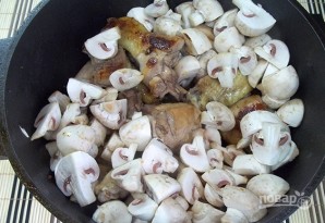 Курица жареная с грибами шампиньонами - фото шаг 4