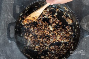 Чечевица черная на сковороде - фото шаг 2