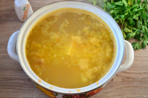 Суп с копченой курицей и плавленным сыром - фото шаг 9