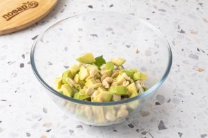 Салат с арахисом и авокадо - фото шаг 5