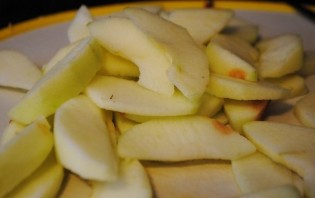 Пирог с яблоками в мультиварке - фото шаг 6