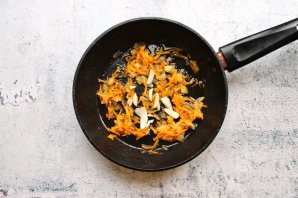 Рис с морковью и луком в духовке - фото шаг 3