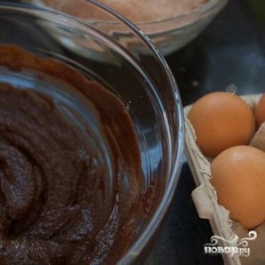 Шоколадные пирожные с грецкими орехами - фото шаг 2