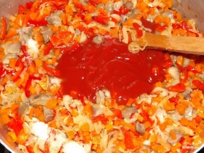 Солянка грибная на зиму с томатной пастой - фото шаг 4