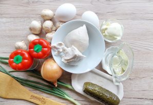 Салат с курицей, грибами и солёными огурцами - фото шаг 1