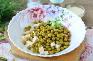 Салат с ветчиной и плавленым сыром - фото шаг 6