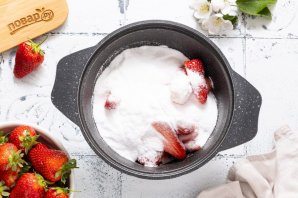 Клубничное варенье без сахара - фото шаг 4