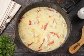 Фрикасе из курицы со сметаной