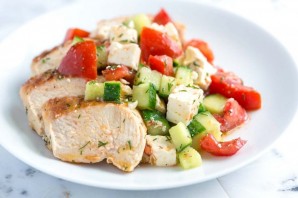 Салат с куриной грудкой, овощами и фетой - фото шаг 3