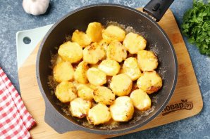 Жареная отварная картошка с сыром - фото шаг 6