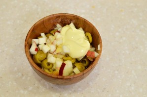 Салат с яйцом и яблоком - фото шаг 5