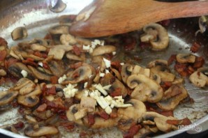 Куриное филе с грибами в сливочном соусе - фото шаг 6