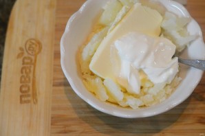 Запеченный картофель со сметаной и луком - фото шаг 4
