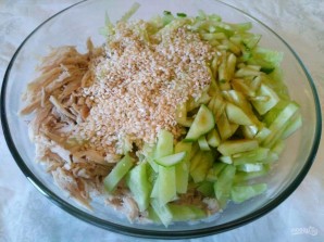 Огуречный салат с семенами кунжута - фото шаг 5