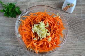 Морковь по-корейски без уксуса - фото шаг 3