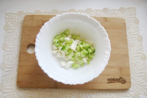 Зеленый салат с сыром фета - фото шаг 3