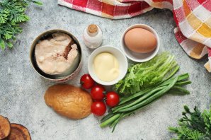 Бутерброды с горбушей консервированной - фото шаг 1