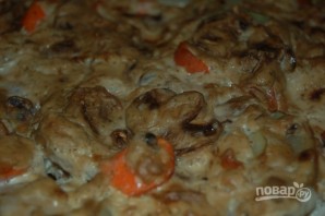 Картошка с курицей и грибами в духовке - фото шаг 6