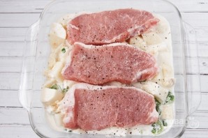 Картошка со свининой в духовке - фото шаг 3