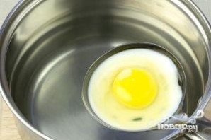 Яйца-пашот с тостами - фото шаг 5