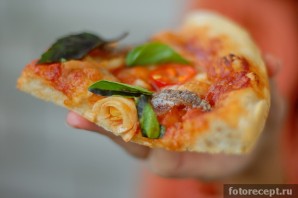 Пицца с анчоусами в мультиварке - фото шаг 7