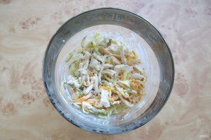Салат с курицей и лапшой из омлета - фото шаг 12