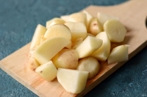 Картошка тушеная с луком и кетчупом - фото шаг 5