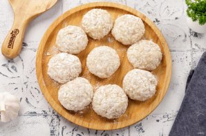 Куриные тефтели в сливочном соусе - фото шаг 8