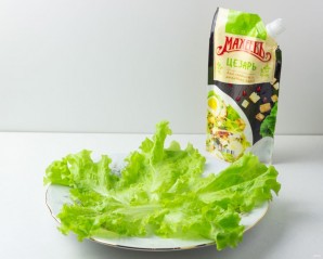 Салат с авокадо и моцареллой под соусом "Цезарь" - фото шаг 4