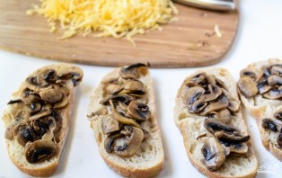 Запеченные бутерброды с грибами - фото шаг 5