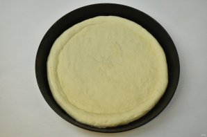 Белая пицца с лососем - фото шаг 8