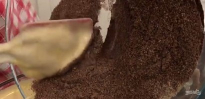 Шоколадный торт с малиновым мармеладом - фото шаг 6