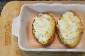 Запеченный картофель со сметаной и луком - фото шаг 6