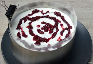 Медовый торт с клюквой и сметанным кремом - фото шаг 32