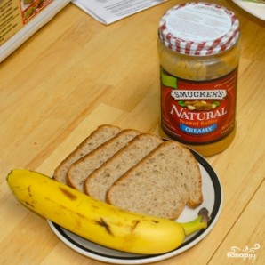 Сэндвичи с арахисовым маслом и бананами - фото шаг 1