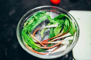 Салат из брокколи и стручковой фасоли - фото шаг 1