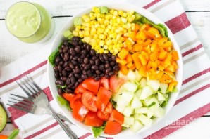 Быстрый салат с овощами и фасолью - фото шаг 3