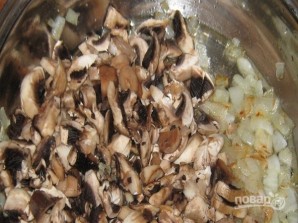 Грибной соус из шампиньонов со сметаной - фото шаг 2