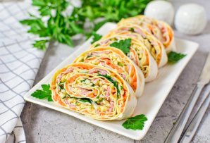 Рулет из лаваша с колбасой Рулет из лаваша с колбасой