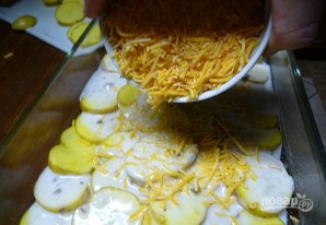 Фарш, картошка и сыр в духовке - фото шаг 6